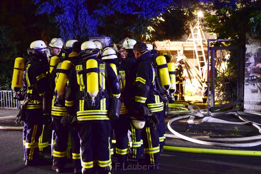 Grossfeuer Einfamilienhaus Siegburg Muehlengrabenstr P0300.JPG - Miklos Laubert